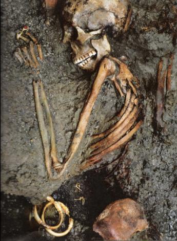 The Ring Lady (named for the rings still on her fingers), one of the first skeletons publicized from the find at Herculaneum