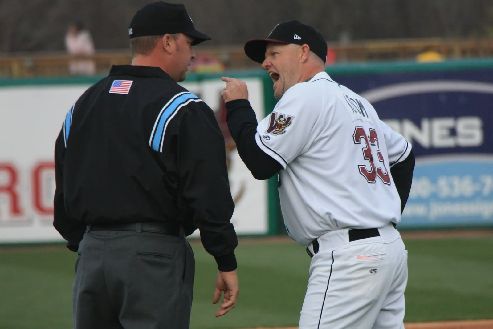 Jeff Isom arguing with an umpire
