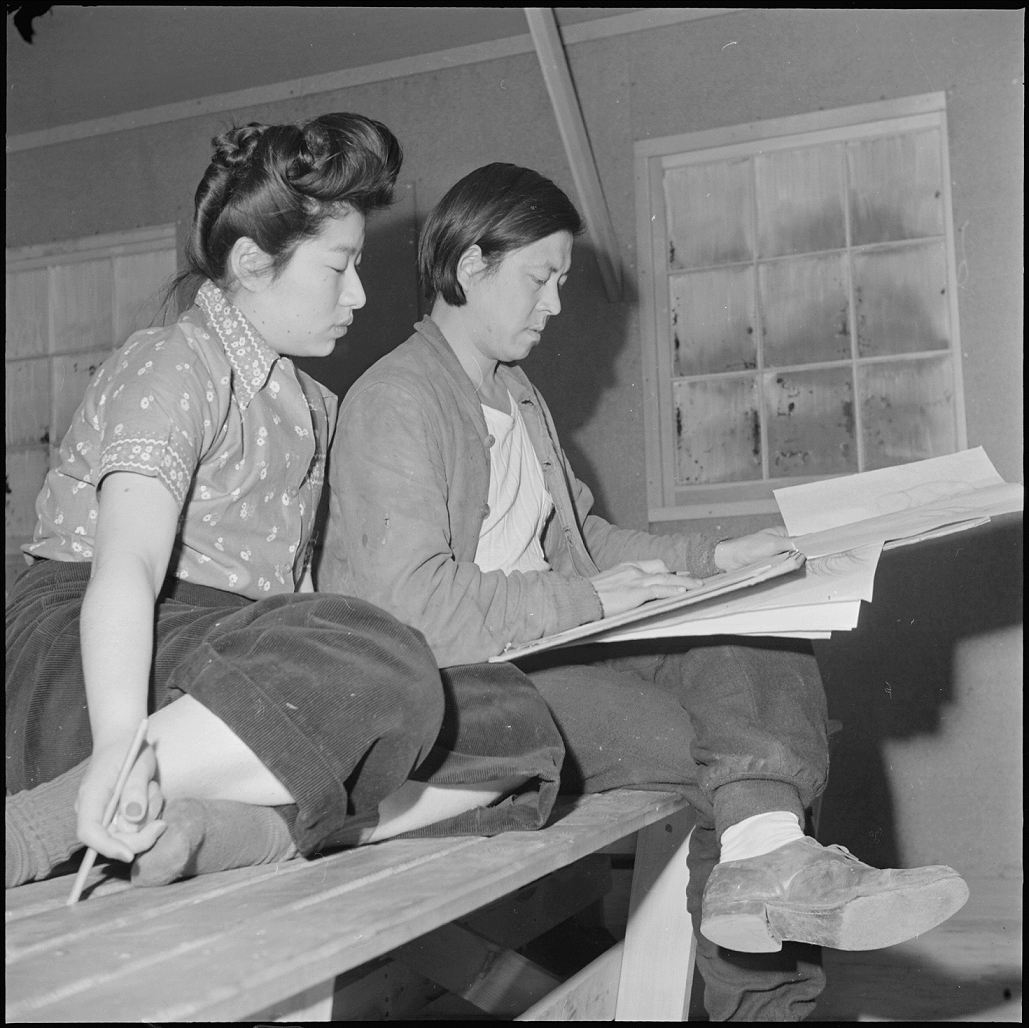 Benji Okubo teaching at Heart Mountain, November 1943.