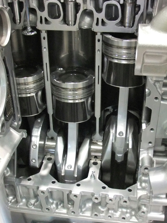 Internal combustion engine pistons of partial cross-sectional view