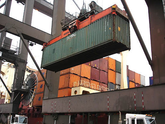 crane lifting containers