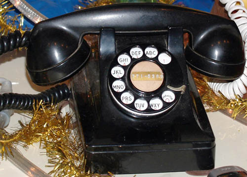 Dreyfuss' Model 300 telephone