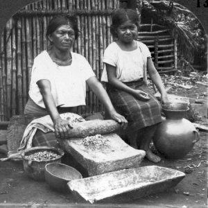 A Central American saddle quern very nearly the same as those in ancient Abu Hureyra