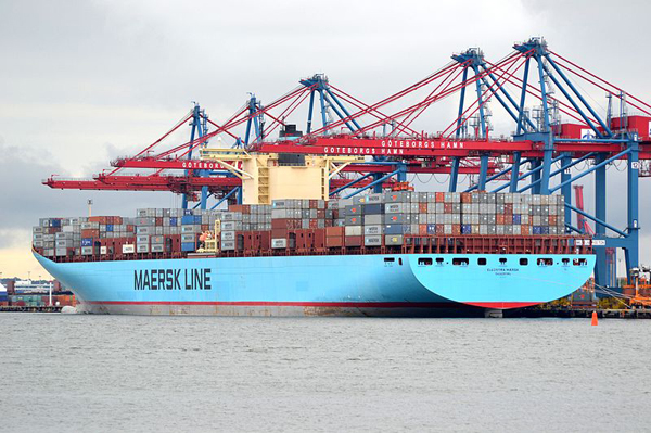 St Maersk cranes photo